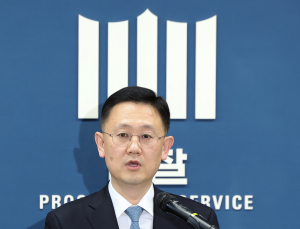 尹 피의자 입건·김용현 압수수색…검·경 모두 계엄수사 속도전