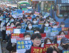 사직 전공의들, 계엄 포고령에 길거리로…‘계엄법에 따라 처단한다’ 강력 비난