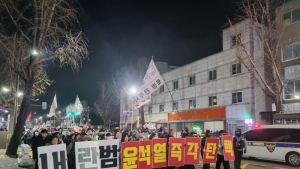 다시 켜진 성난 촛불 ‘탄핵의 밤’