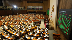국회, 尹 포함한 내란 혐의자 8명 ‘신속체포 요구안’ 채택