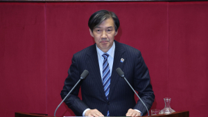 “입으로만 반대, 부끄럽지 않나”, 대법원 선고 앞둔 조국의 일침