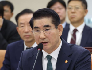 경찰, 김용현 비화폰·지통실 CCTV 확보…계엄 전말 밝혀질까