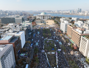 분노한 시민, 여의도공원까지 들어찼다