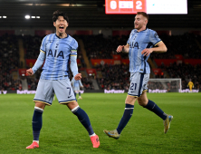 '맹활약' 손흥민, 45분 만에 1골 2도움…토트넘, 사우샘프턴에 5-0 대승