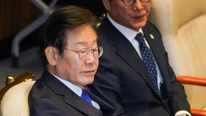 당권 장악한 이재명, 팬카페 이장직 내려놓고 ‘대중 이미지’ 강화