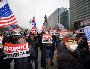 탄핵안 가결 후 첫 주말...‘윤석열 사수’ 목소리도