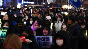 ‘응원봉’과 ‘탬버린’으로 어둠 밝히며 대행진 [쿠키포토]