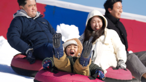 동심의 세계로…크리스마스 이브는 눈썰매장에서 [쿠키포토]