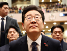 이재명 “어둠 물리칠 빛의 성탄 꿈꾼다”