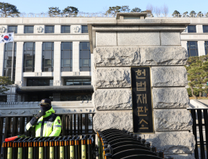 서류 제출 없어도 기일은 예정대로…尹 첫 탄핵심판 시작