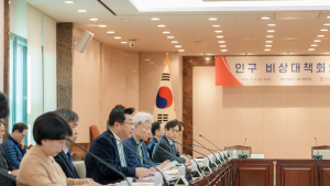 출산율 반등 ‘청신호’ 켜졌다…정부 “부모급여 확대 영향”