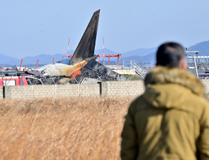 무안공항 여객기 생존 승무원, 병원 도착 뒤 “어떻게 된 일인가요”