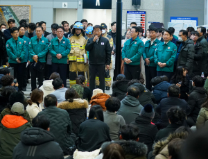 애타는 유가족, ‘제주항공 참사’ 브리핑에 ‘답답함’ 호소