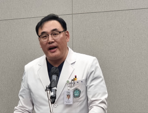 무안 여객기 참사 생존자 흉추·견갑골·늑골 골절…이대서울병원 중환자실 치료