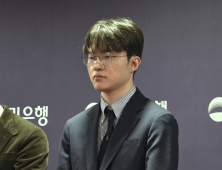 ‘올해의 선수상’ 페이커 “여객기 참사, 애도를 표한다”