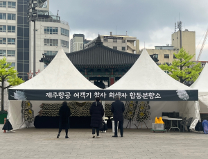 “마음이 아파요” 광주 5.18광장 분향…아침부터 ‘여객기 참사’ 추모 발길