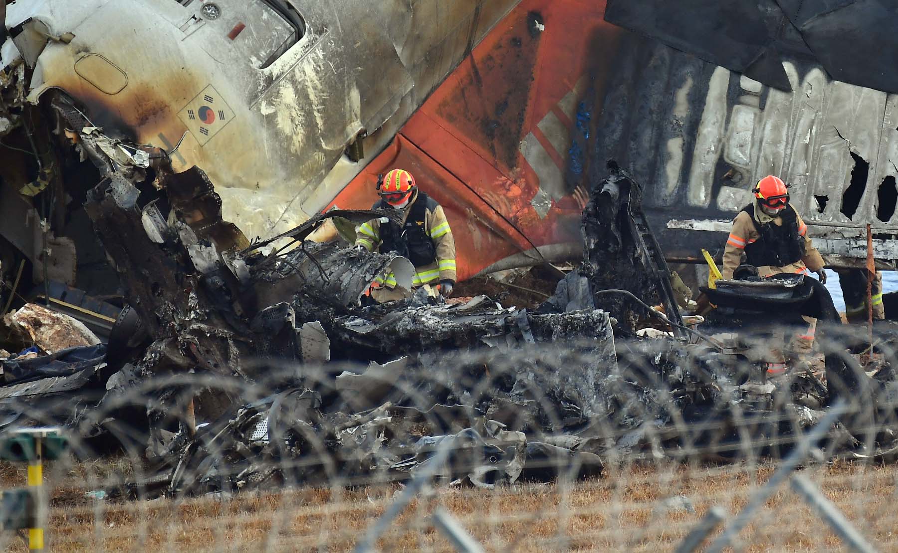 무안국제공항 제주항공 참사 140명 신원 확인…시신 165구 안치