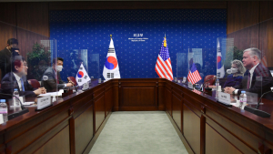 한반도 인접 국가 호감도는…‘미국 1위‧북한 꼴찌’