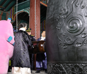 '제야의 종' 타종식…제주항공 여객기 희생자 애도