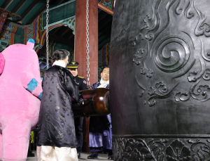 '제야의 종' 타종식…제주항공 여객기 희생자 애도