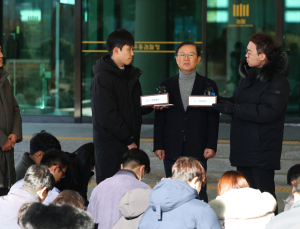 윤석열 측 “‘형소법 예외’는 불법무효…추가 권한쟁의할 것”