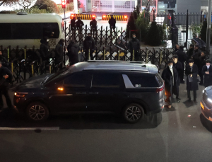 [속보] 공수처, 尹대통령 체포 시도 중…대통령실 경호처, 차벽으로 관저 입구 막아 놓은 듯