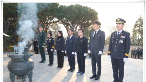 정인화 광양시장, 을사년 새해 맞아 현충탑 참배