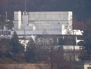 공수처‚ 尹 체포영장 집행 경찰에 일임...조용한 대통령 관저