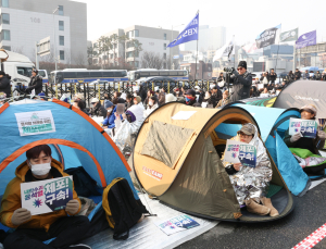 강추위에 텐트까지 등장한 尹 탄핵 찬성 집회