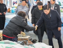 이상근 고성군수, 지역 경제 살리기 위해 전통시장 방문