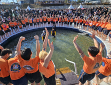 [연속기획②]'산골마을 기적' 산천어축제…경제효과 연 2700억 훌쩍