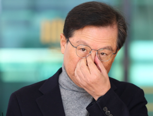 尹측 변호인단, 공수처에 4명 선임계 제출…수사팀 검사·수사관 접견