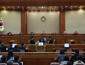‘尹 불출석’ 첫 변론 4분 만에 종료…재판관 기피신청 기각