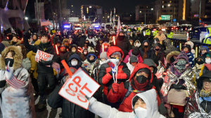 ‘추위 속’ 관저 앞 긴장감 이어져…