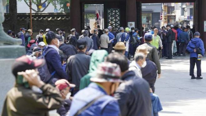 “가뜩이나 빈곤한데, 복지 혜택도 뺏나”…‘노인연령 상향’ 갑론을박