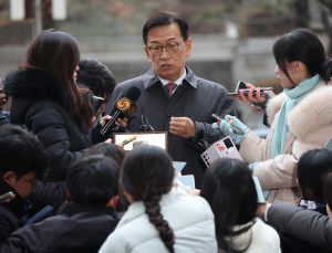 윤 대통령‚ 체포적부심사 불출석…석동현 등 변호인만 참석