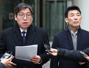 “포고령 잘못 베꼈다”는 尹 주장에 김용현 “착오 있는 듯” 반박