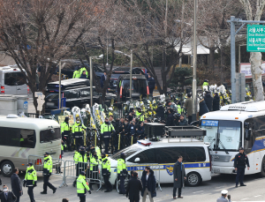 윤 대통령 영장심사 시작…이르면 오늘 밤 구속 여부 결정
