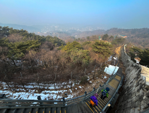 수도권 올겨울 첫 초미세먼지 ‘비상저감조치’…뿌연 서울하늘