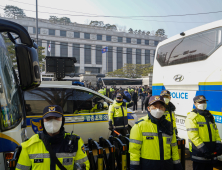 尹 출석에 긴장감 도는 헌재…인근 식당 항의도 [쿠키포토]