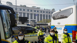 尹 출석에 긴장감 도는 헌재…인근 식당 항의도 [쿠키포토]