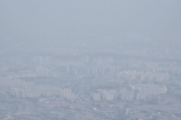 미세먼지로 포위된 전주…혼탁한 정국에 겹쳐 보여