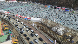 휴일 깨알 뿌려놓은 듯 인산인해 이룬 화천산천어축제 풍경(화보)