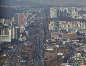 폭설에 귀성길 정체 계속…곳곳 사고로 막힘 현상도