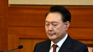 북한, 尹 대통령 구속 기소 보도…“구속상태로 법원에 끌려다녀”