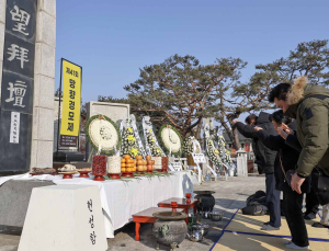 부모님, 절 받으세요 ‘분단의 아픔 간직한 임진각 망배단’
