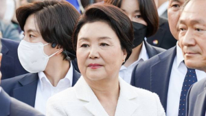 검찰, ‘인도 외유성 출장 의혹’ 김정숙 여사 불기소