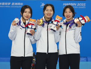 ‘세계최강’ 한국 쇼트트랙…중국 견제 뚫고 첫날 금 4개 획득