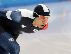 눈앞에서 놓친 메달…‘살아있는 전설’ 이승훈, 5000m 4위 [하얼빈AG]