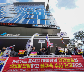 ‘윤 방어권 보장’ 재상정 앞두고 인권위 몰려간 지지자들 [쿠키포토]